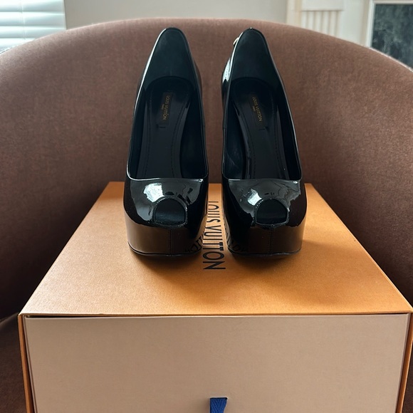 Louis Vuitton Oh Really! Patent Black Pumps - EU38 - Picture 4 of 14